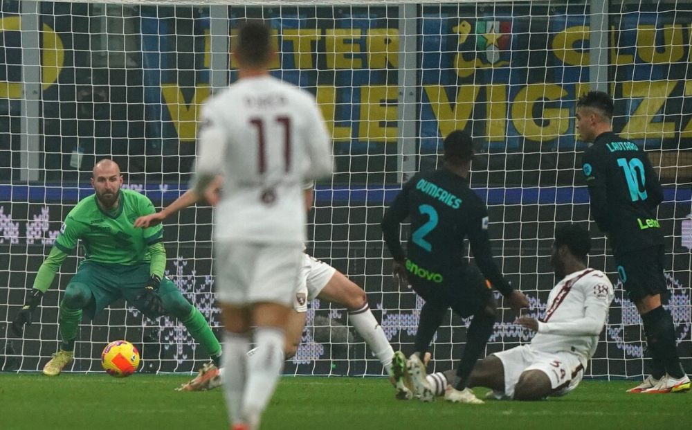  AC米兰门将神扑，零封领头羊  